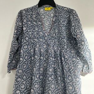 Roller Rabbit Navy and White Leaf Print blouse Medium